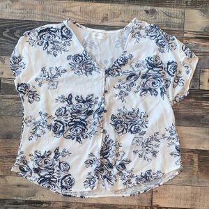 Maurices White Button-Front V-Neck Blouse with Navy Floral Print